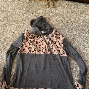 12 Pm By Mon Ami Gray and Pink Leopard Print Short Sleeve Top
